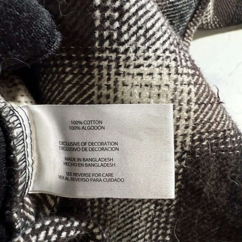Orvis Navy and White plaid Men's flannel size XL
